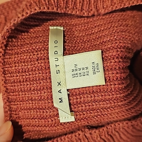 Sleeveless Knit Crew Neck Sweater - Picture 5 of 5